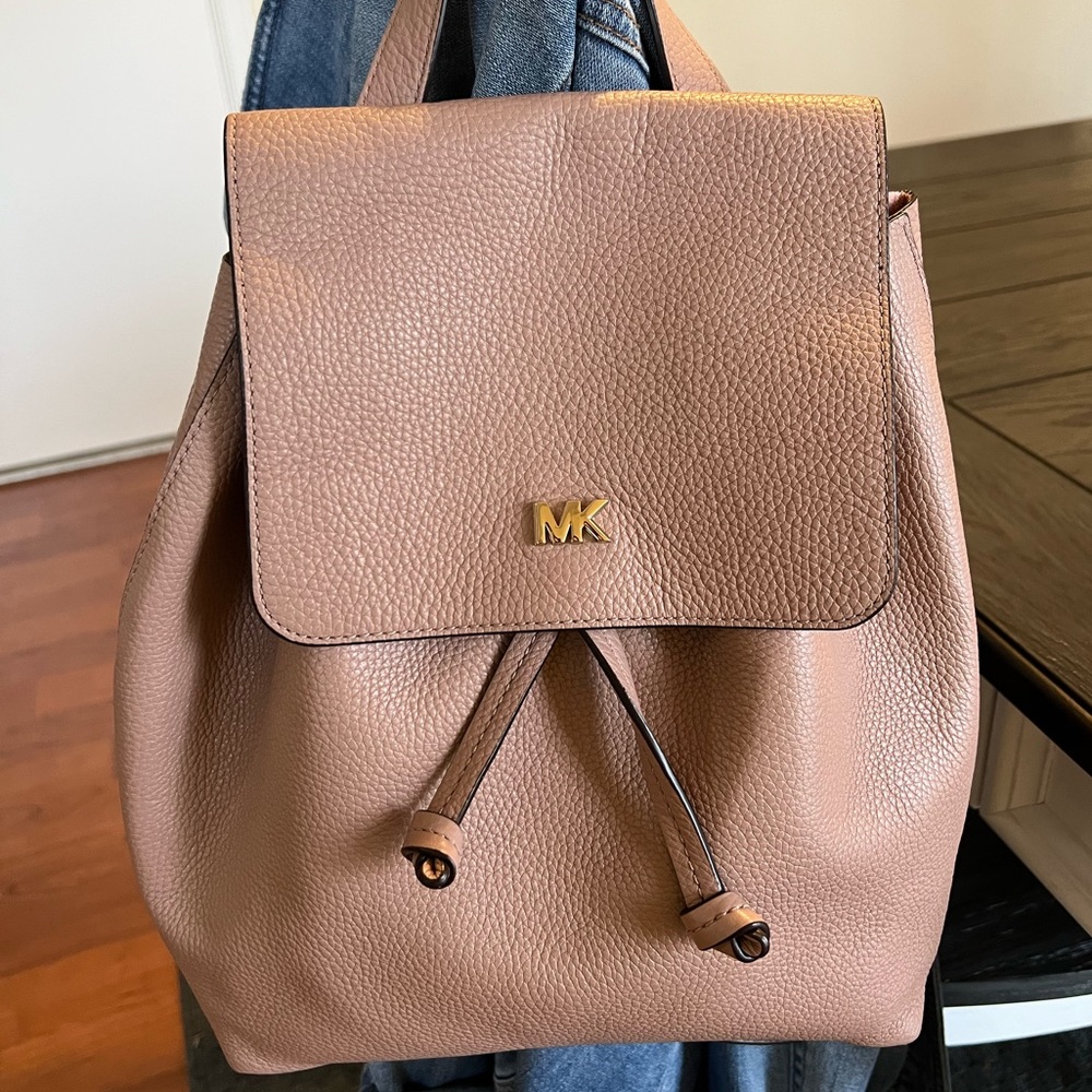 Micheal Kors Junie Med Flap Backpack ~ Fawn